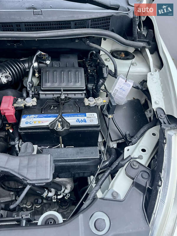 Хэтчбек Nissan TIIDA 2010 в Белой Церкви