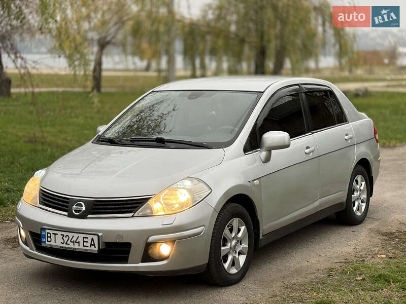 Nissan TIIDA 2007