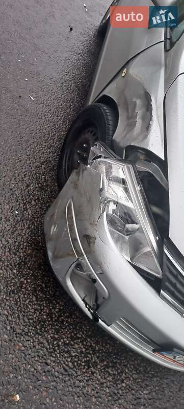 Хэтчбек Nissan TIIDA 2012 в Киеве