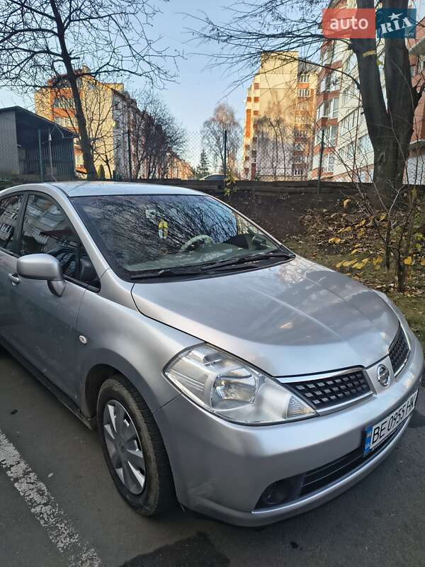 Хэтчбек Nissan TIIDA 2008 в Тернополе