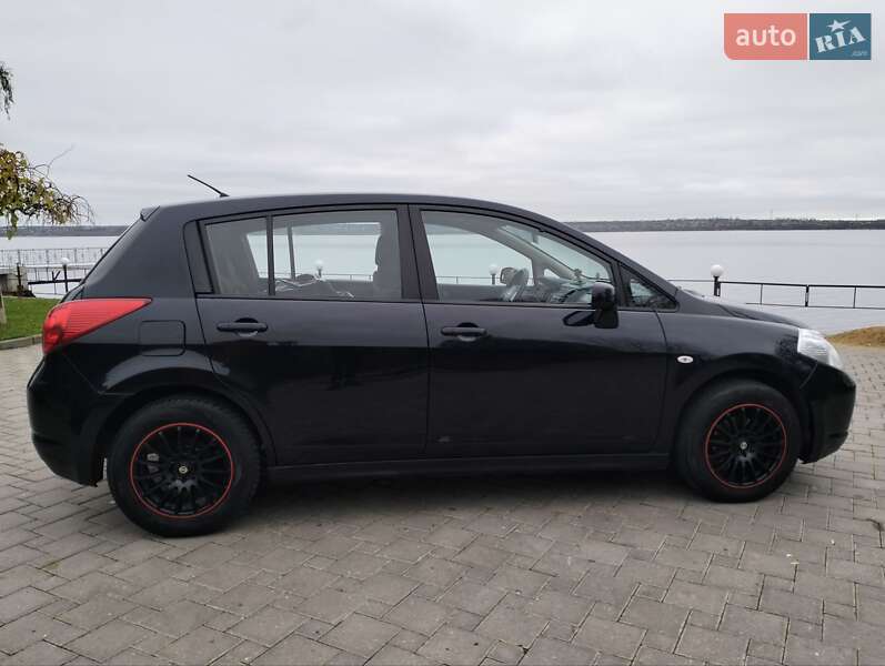 Хэтчбек Nissan TIIDA 2008 в Николаеве