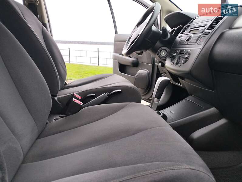 Хэтчбек Nissan TIIDA 2008 в Николаеве