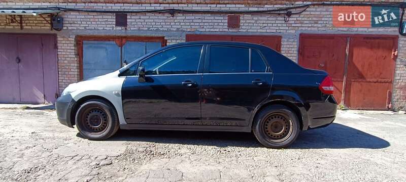 Седан Nissan TIIDA 2007 в Киеве