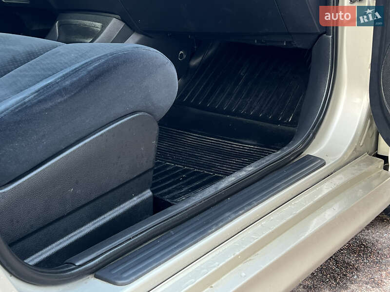 Седан Nissan TIIDA 2010 в Житомире