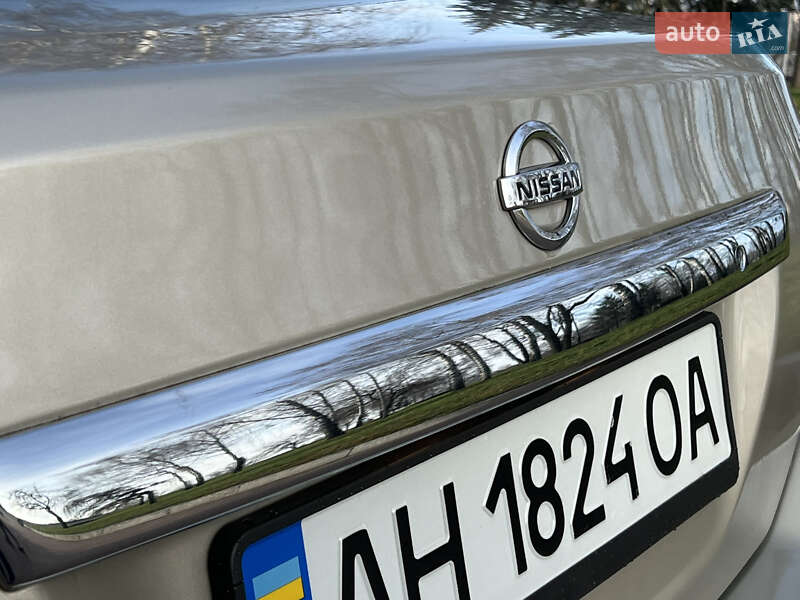 Седан Nissan TIIDA 2010 в Житомире