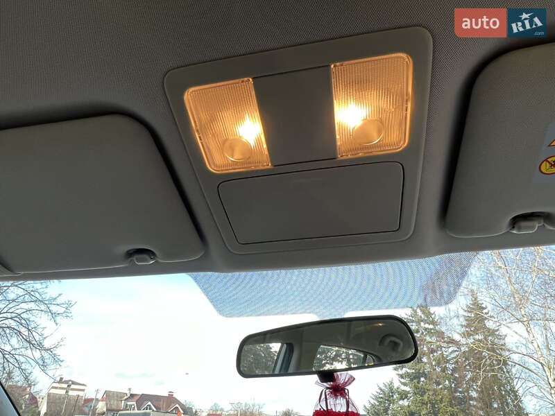 Седан Nissan TIIDA 2010 в Житомире