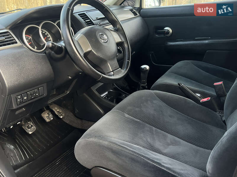 Седан Nissan TIIDA 2010 в Житомире