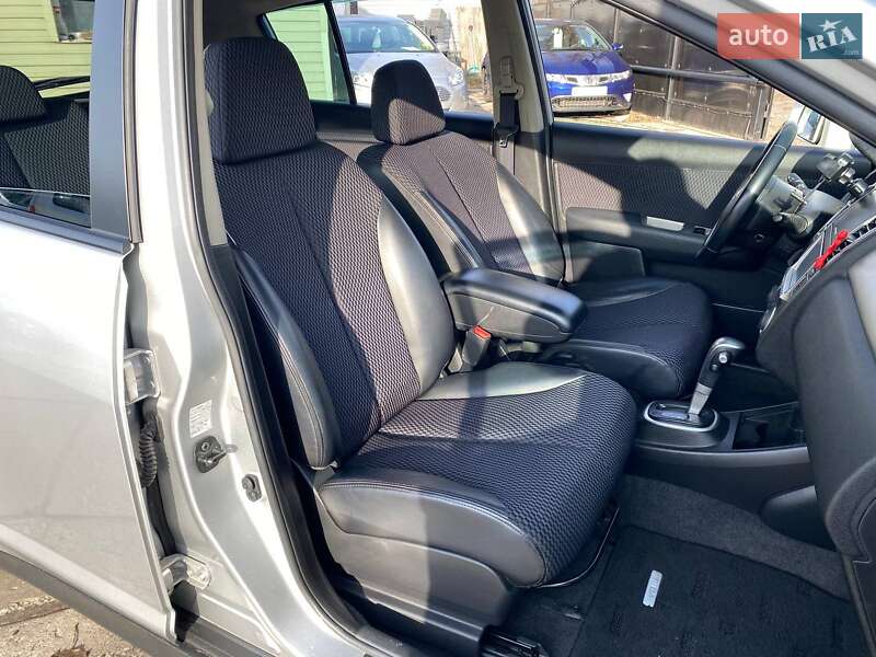 Хэтчбек Nissan TIIDA 2010 в Киеве фото 12 Хэтчбек Nissan TIIDA 2010 в Киеве