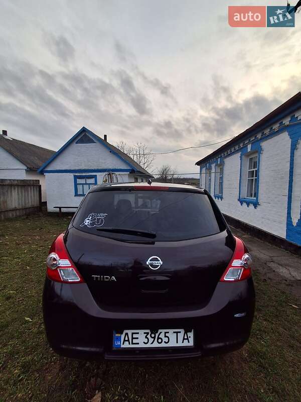 Хэтчбек Nissan TIIDA 2011 в Звенигородке