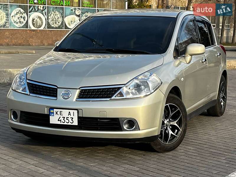 Хэтчбек Nissan TIIDA 2008 в Днепре