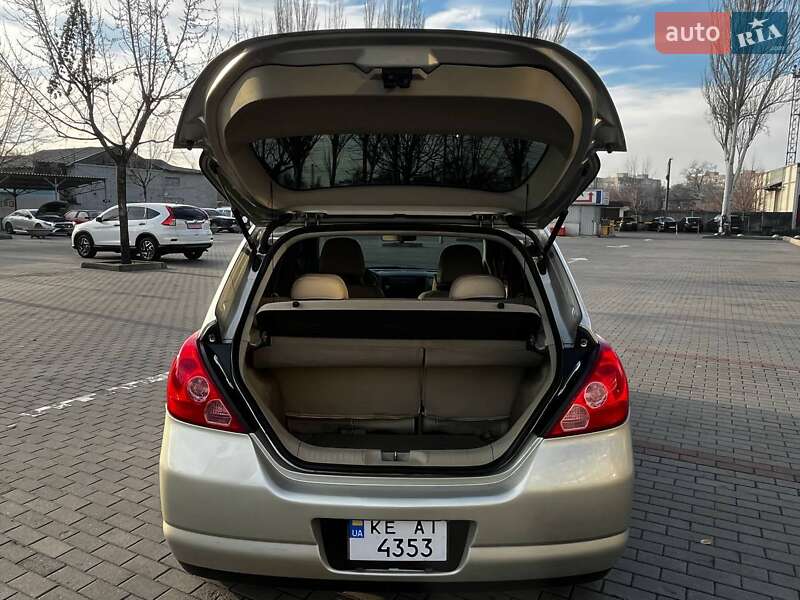 Хэтчбек Nissan TIIDA 2008 в Днепре