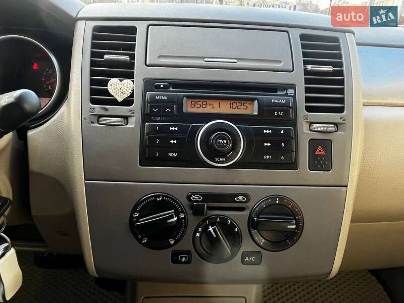 Хэтчбек Nissan TIIDA 2008 в Днепре