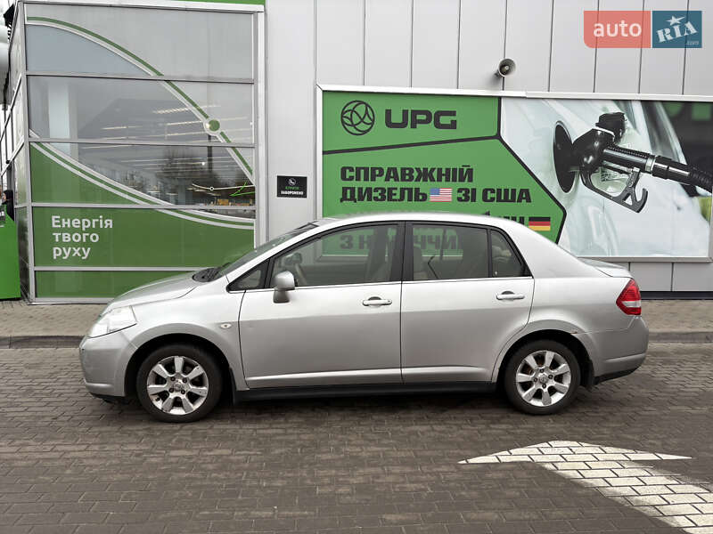 Седан Nissan TIIDA 2008 в Киеве