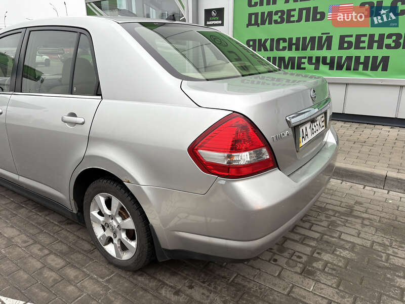 Седан Nissan TIIDA 2008 в Киеве