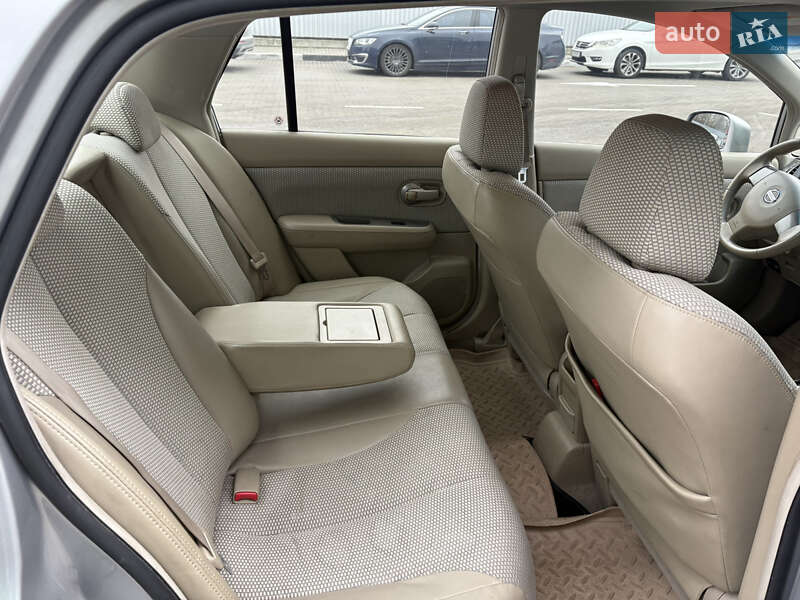 Седан Nissan TIIDA 2008 в Киеве