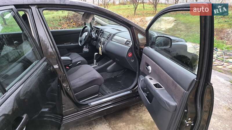 Хэтчбек Nissan TIIDA 2010 в Киеве фото Хэтчбек Nissan TIIDA 2010 в Киеве