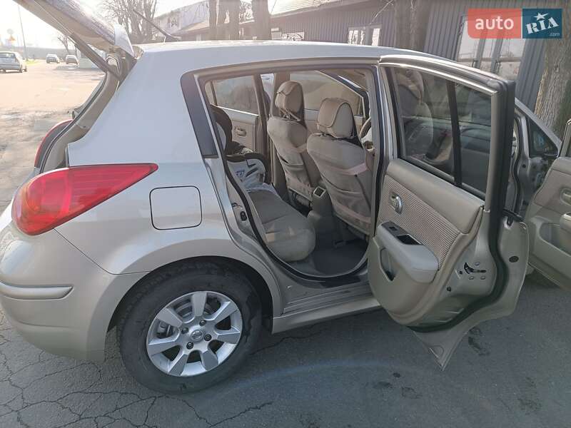 Хэтчбек Nissan TIIDA 2011 в Черноморске