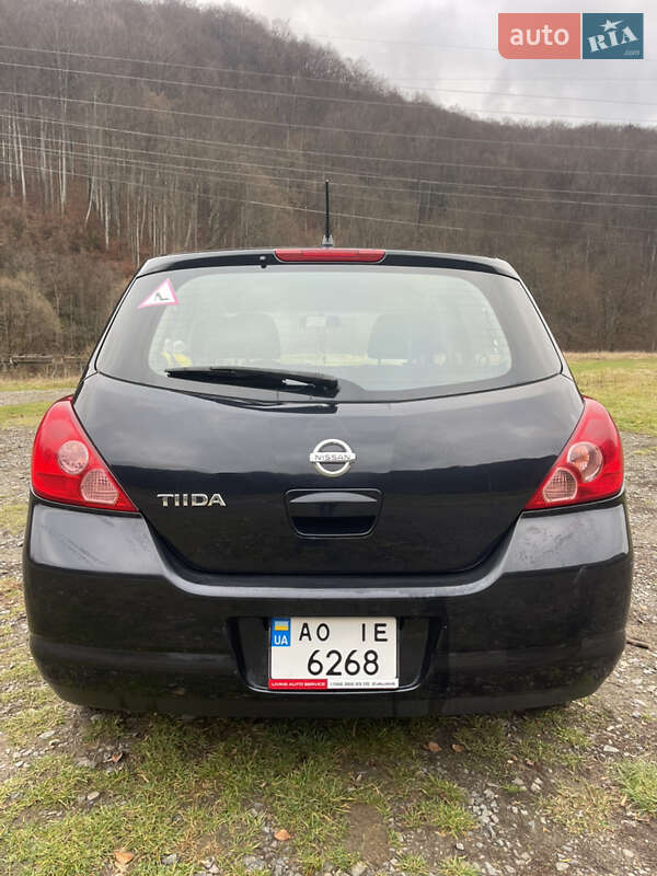 Хэтчбек Nissan TIIDA 2008 в Сваляве