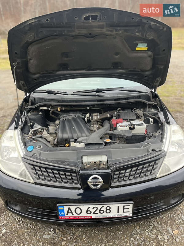 Хэтчбек Nissan TIIDA 2008 в Сваляве