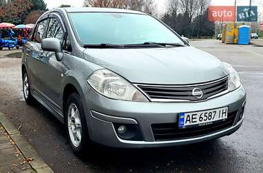 Седан Nissan TIIDA 2010 в Днепре