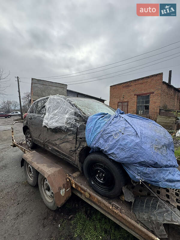 Хэтчбек Nissan TIIDA 2008 в Виннице