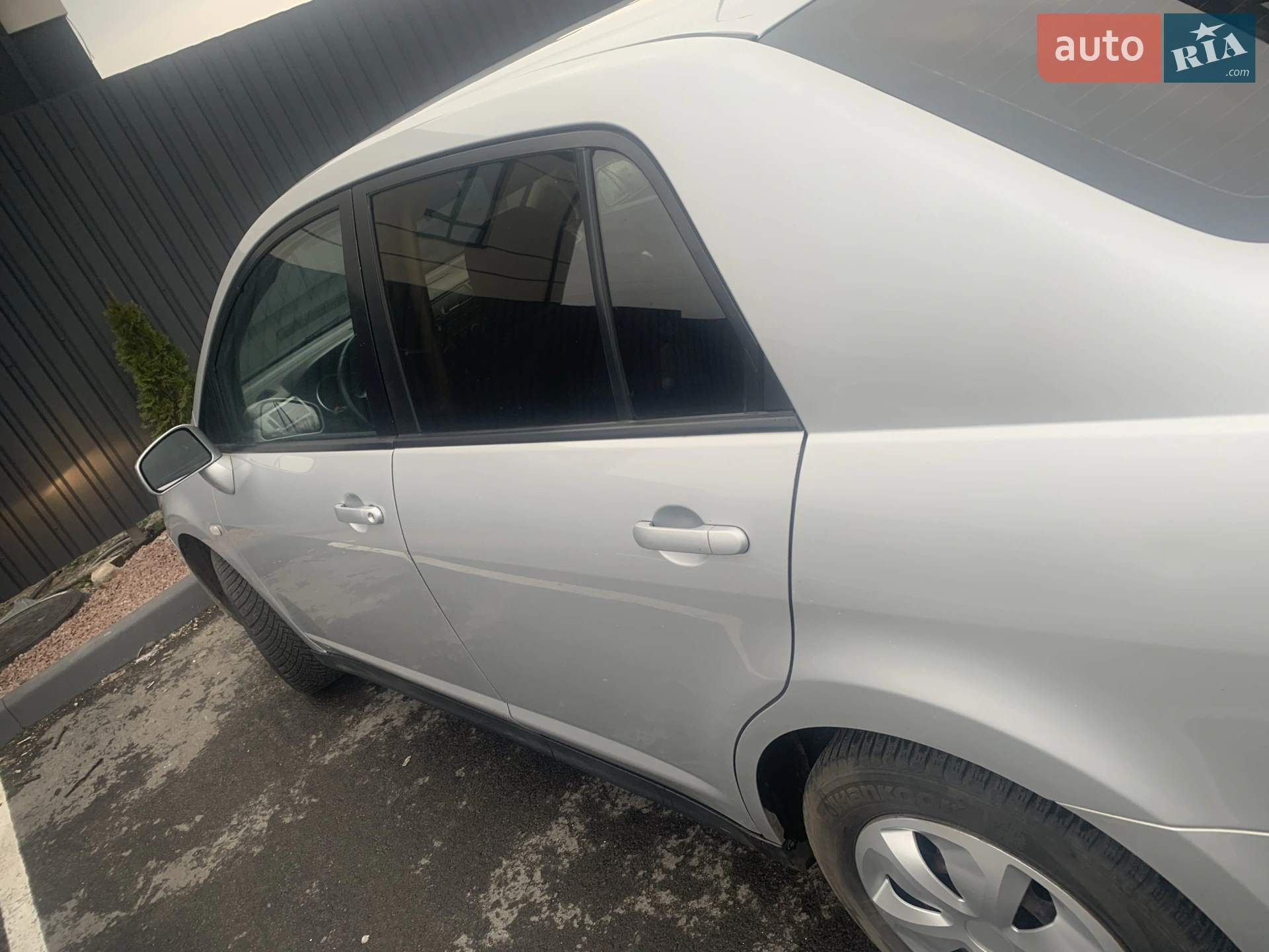 2010 Nissan Tiida - мініатюра 2