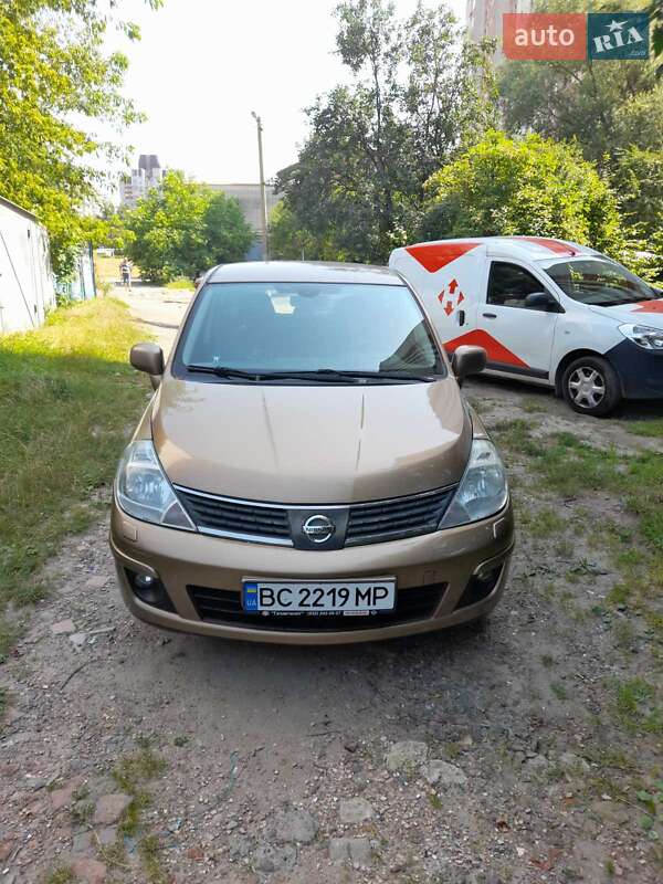 Nissan TIIDA 2008