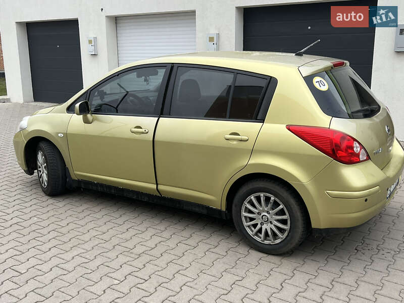 Хэтчбек Nissan TIIDA 2008 в Хмельницком