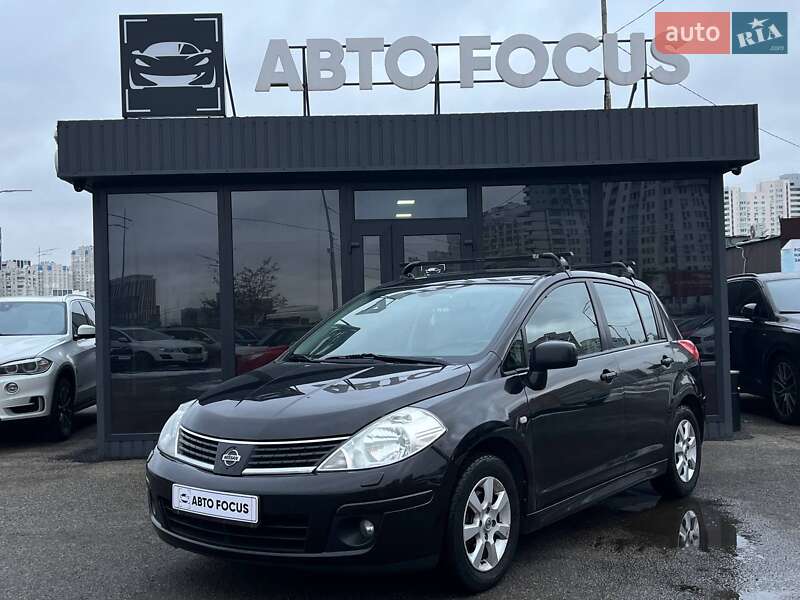 Хэтчбек Nissan TIIDA 2010 в Киеве