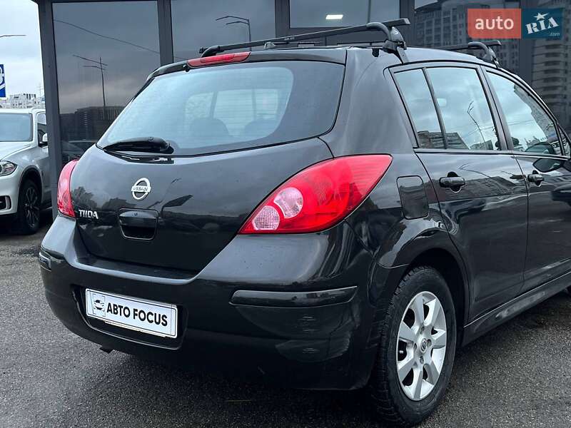 Хэтчбек Nissan TIIDA 2010 в Киеве