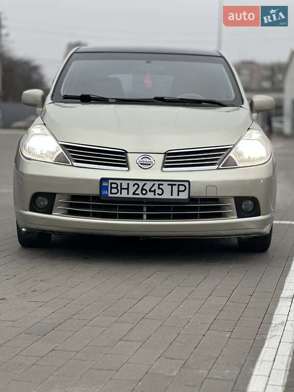 Хетчбек Nissan TIIDA 2006 в Одесі