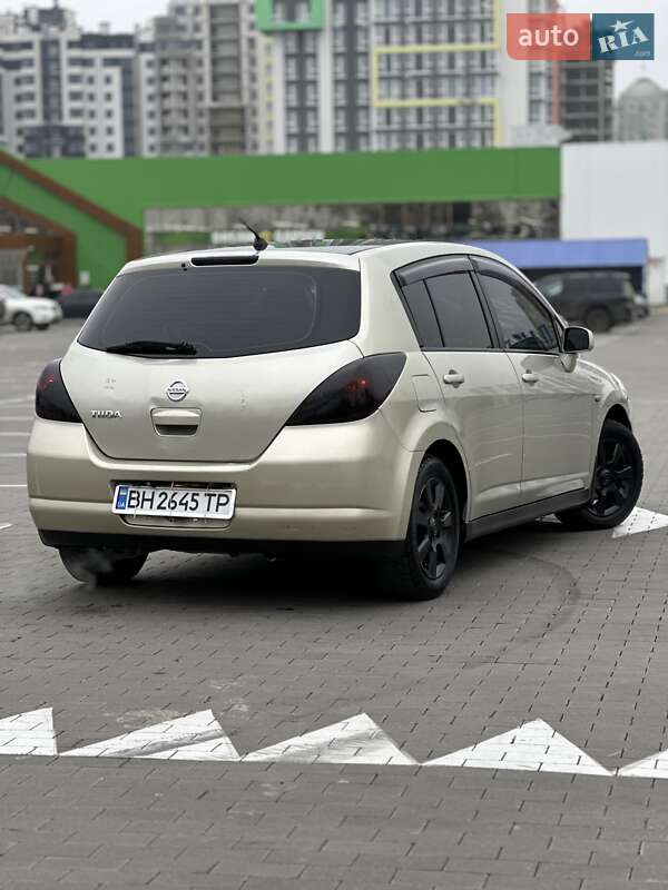 Хетчбек Nissan TIIDA 2006 в Одесі