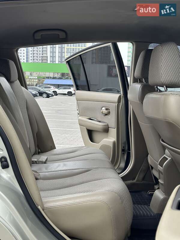 Хетчбек Nissan TIIDA 2006 в Одесі