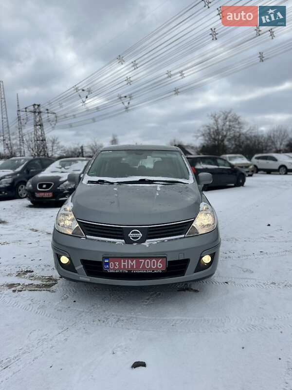 Хэтчбек Nissan TIIDA 2010 в Луцке