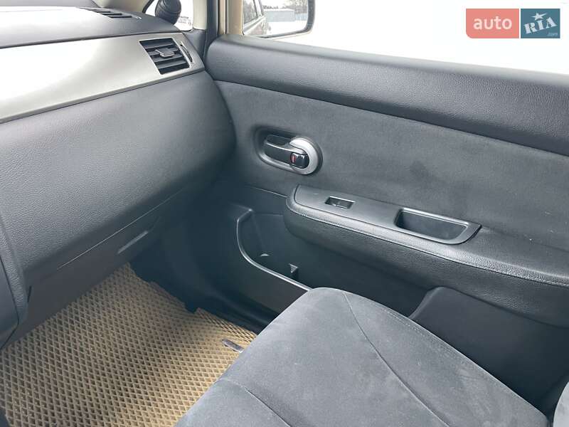 Хетчбек Nissan TIIDA 2008 в Києві