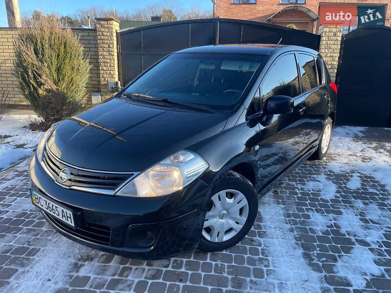 Хэтчбек Nissan TIIDA 2011 в Шептицькому