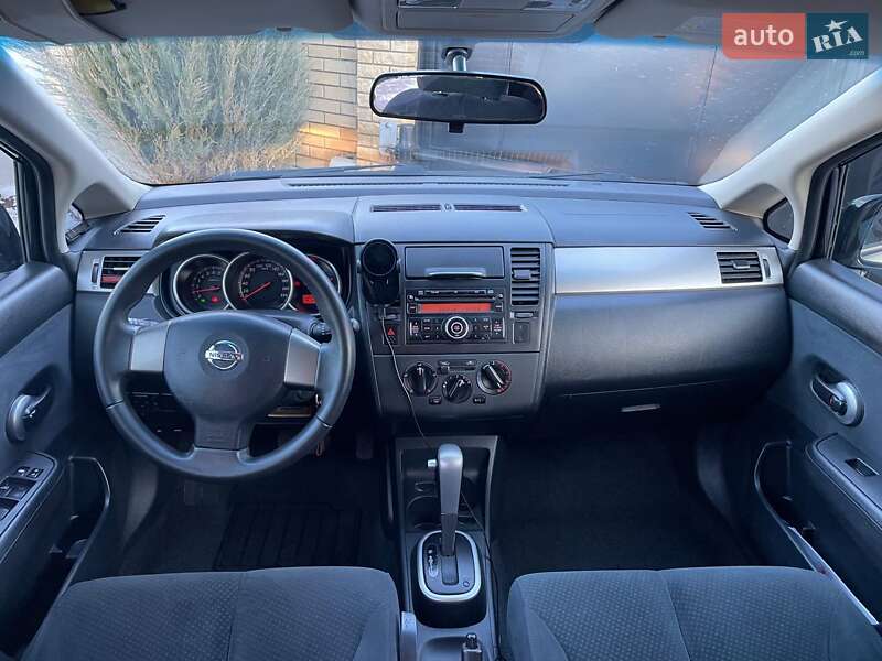 Хэтчбек Nissan TIIDA 2011 в Шептицькому