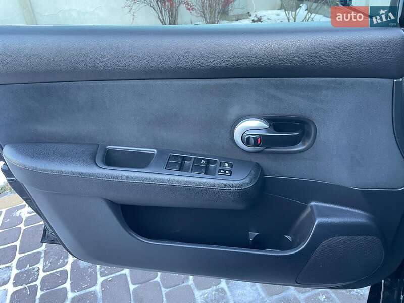 Хэтчбек Nissan TIIDA 2011 в Шептицькому