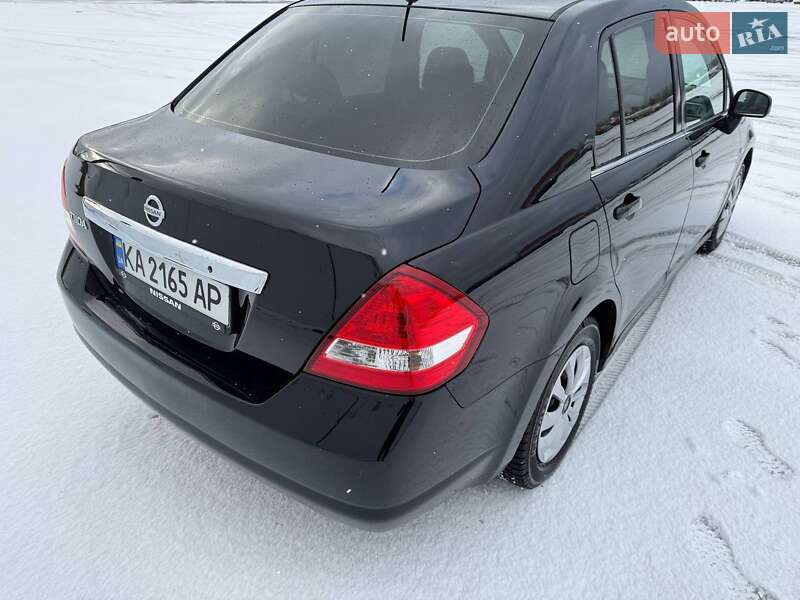 Седан Nissan TIIDA 2008 в Киеве