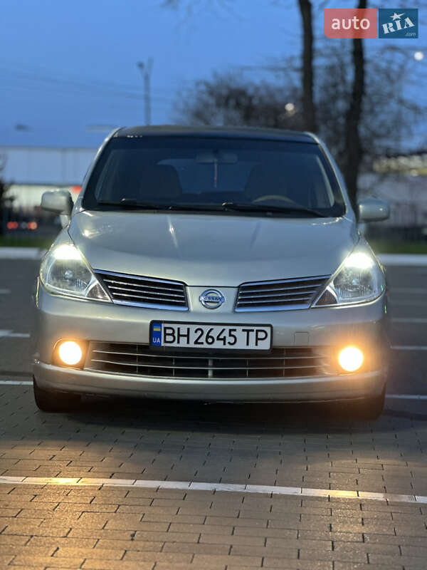 Хетчбек Nissan TIIDA 2006 в Одесі