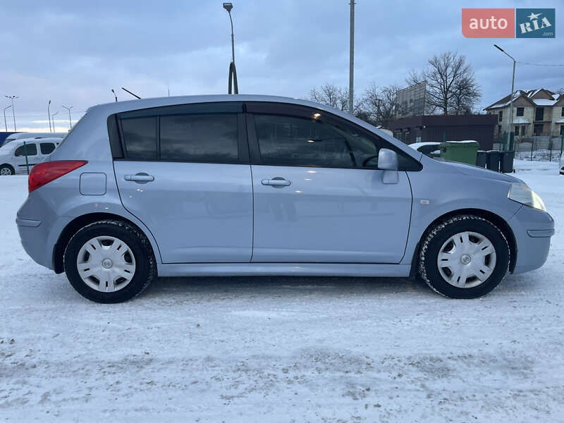 Хетчбек Nissan TIIDA 2011 в Дніпрі