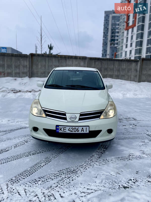 Хэтчбек Nissan TIIDA 2012 в Киеве