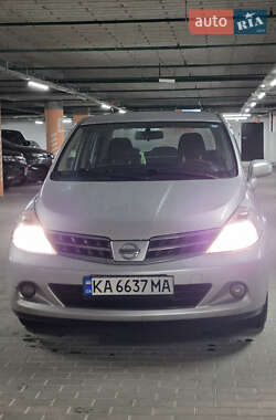 Седан Nissan TIIDA 2011 в Киеве