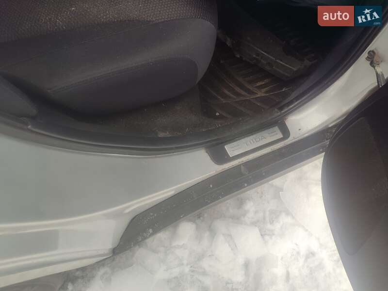Хэтчбек Nissan TIIDA 2008 в Кропивницком