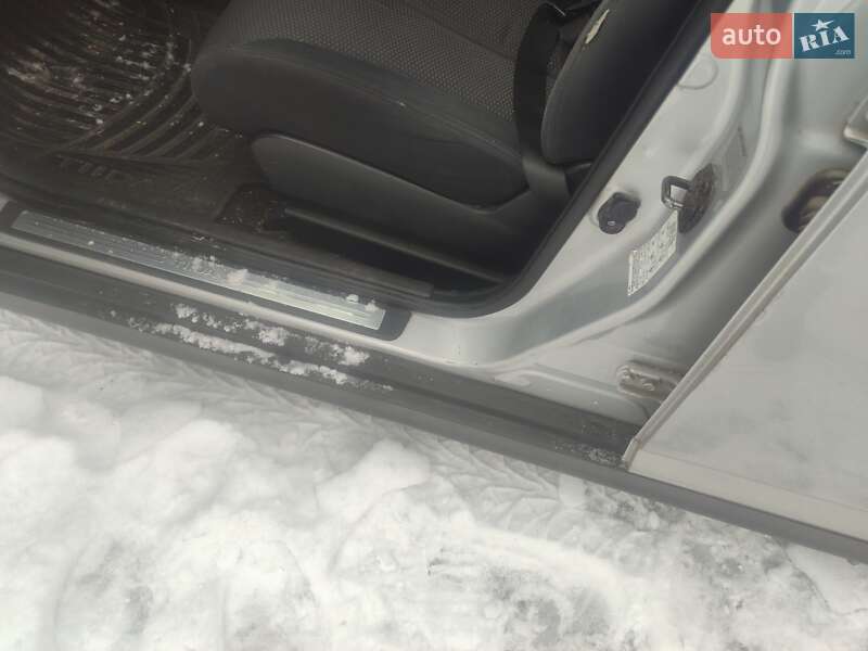 Хэтчбек Nissan TIIDA 2008 в Кропивницком