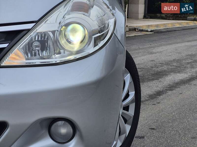 Хэтчбек Nissan TIIDA 2010 в Одессе фото 8 Хэтчбек Nissan TIIDA 2010 в Одессе