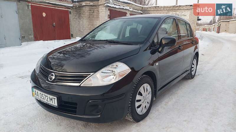 Nissan TIIDA 2012