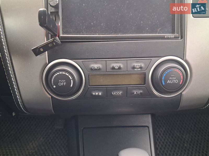 Хэтчбек Nissan TIIDA 2011 в Буче