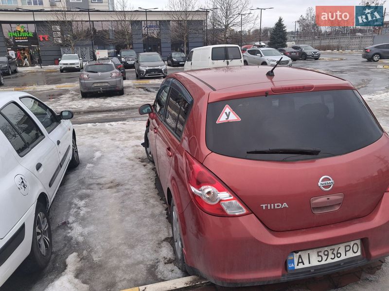 Хэтчбек Nissan TIIDA 2011 в Буче