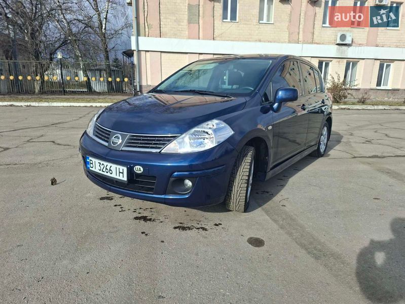 Хэтчбек Nissan TIIDA 2012 в Полтаве